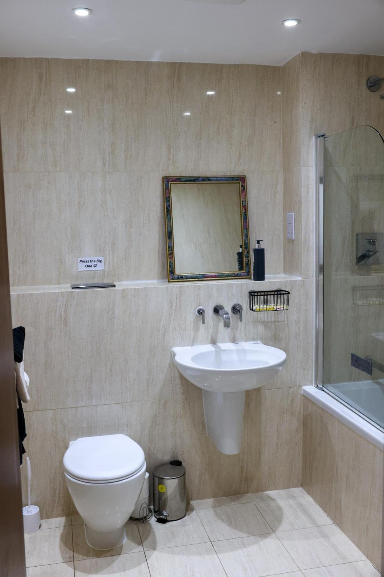 Centrally Located 1Br Apt Near Edg Cricket, University Of Bham, Priory Hospital & Cannon Hill Park เบอร์มิงแฮม ภายนอก รูปภาพ