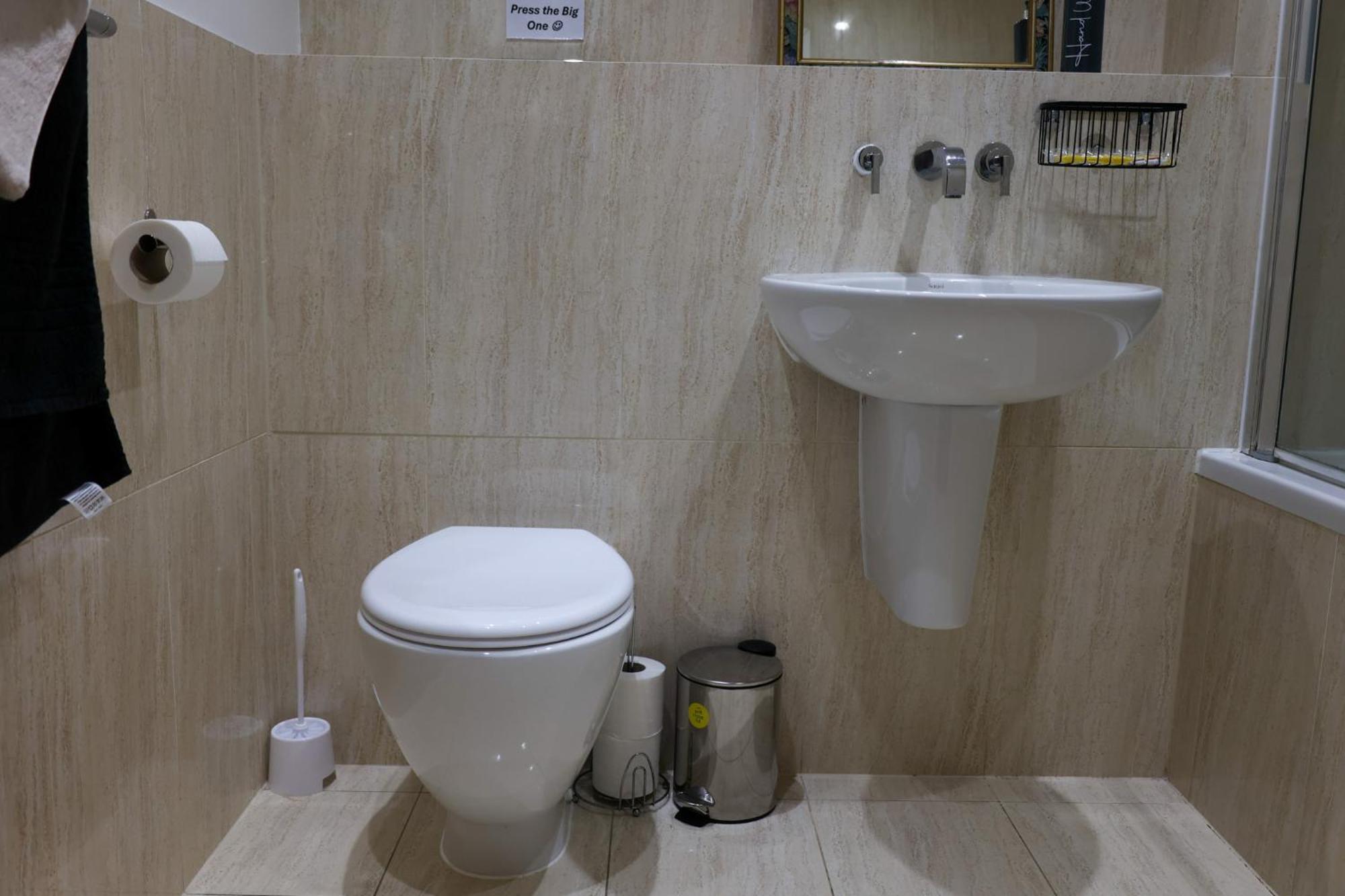 Centrally Located 1Br Apt Near Edg Cricket, University Of Bham, Priory Hospital & Cannon Hill Park เบอร์มิงแฮม ภายนอก รูปภาพ