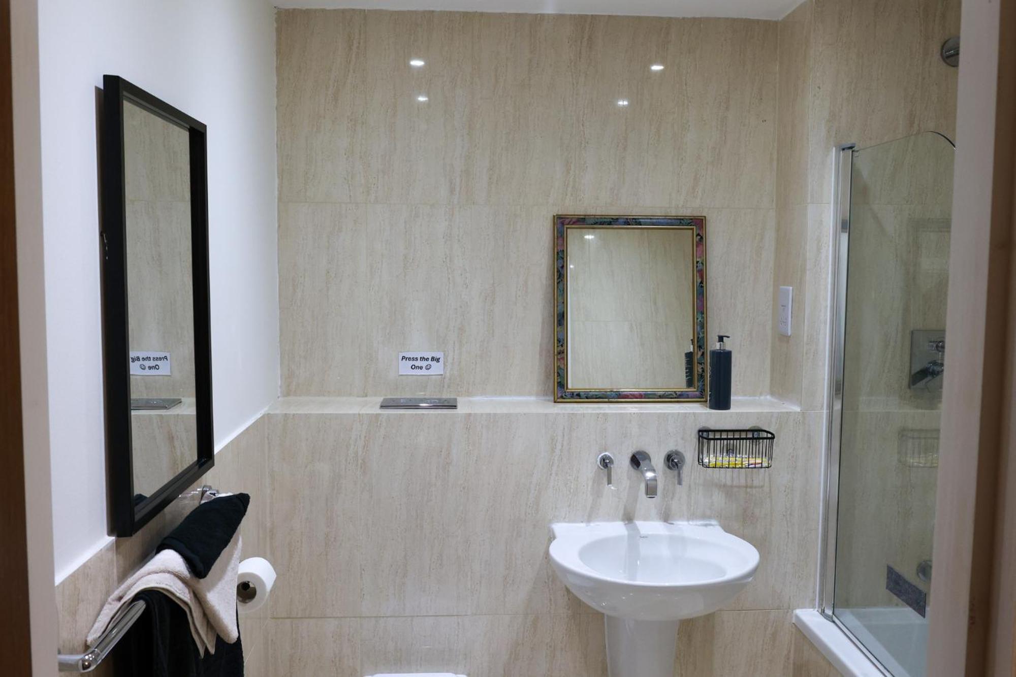 Centrally Located 1Br Apt Near Edg Cricket, University Of Bham, Priory Hospital & Cannon Hill Park เบอร์มิงแฮม ภายนอก รูปภาพ